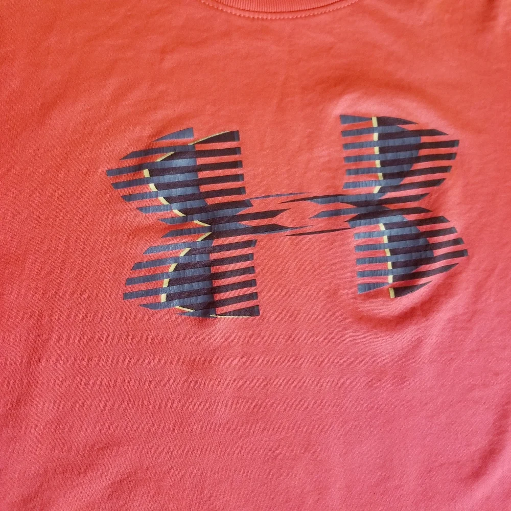 UNDER ARMOUR YOUTH MEDIUM LOOSE HEAT GEAR ORANGE SHIRT